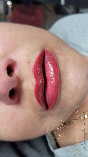 Makijaż permanentny ust wykonany w salonie kosmetycznym w Toruniu Klinika Piękna